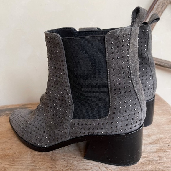 ALICE + OLIVIA Gray Studded Suede Leather Designer Ankle Boots Elastic Womans 39